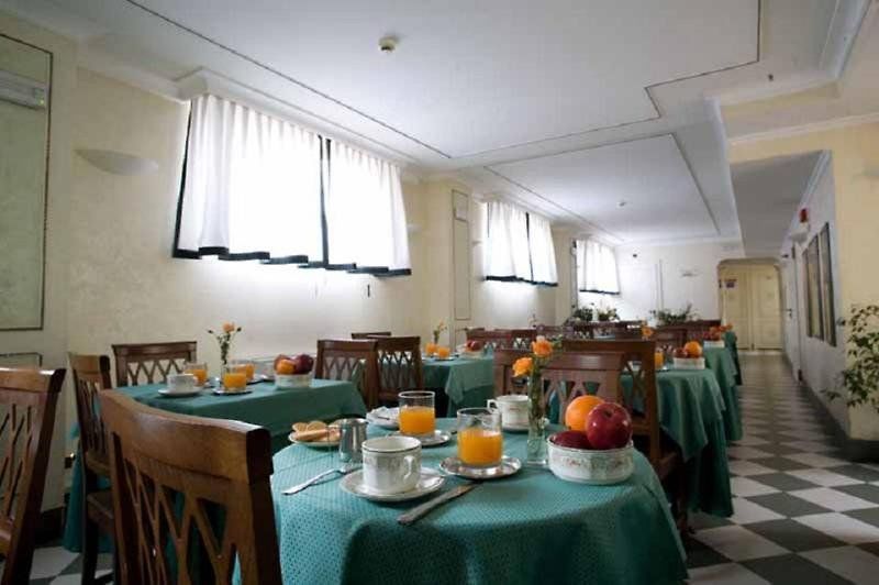 Hotel Alessandrino روما المطعم الصورة